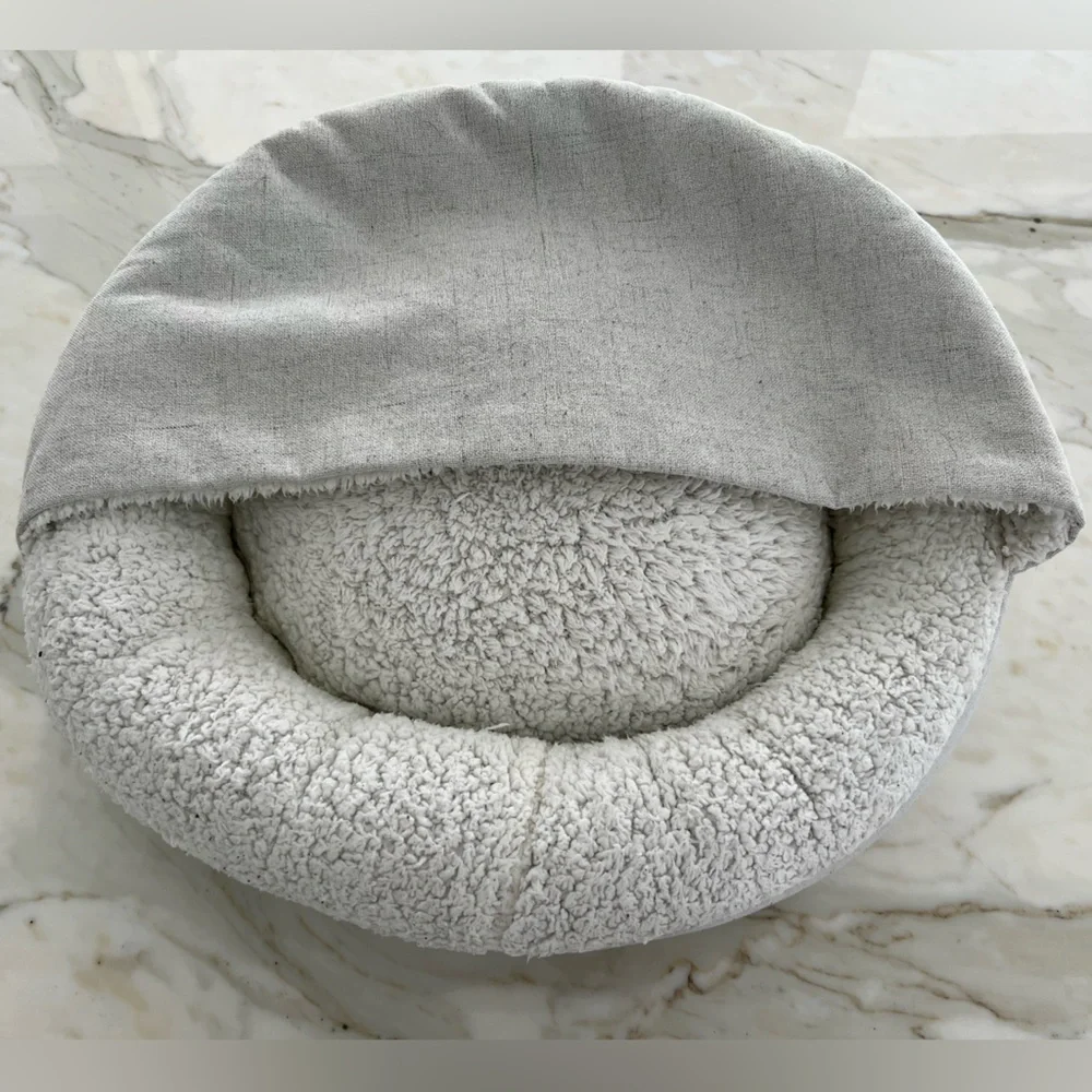 MAJESTIC CAT BEIGE IVORY PITA BED